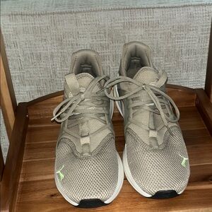 Puma mens size 9.5 sneakers taupe